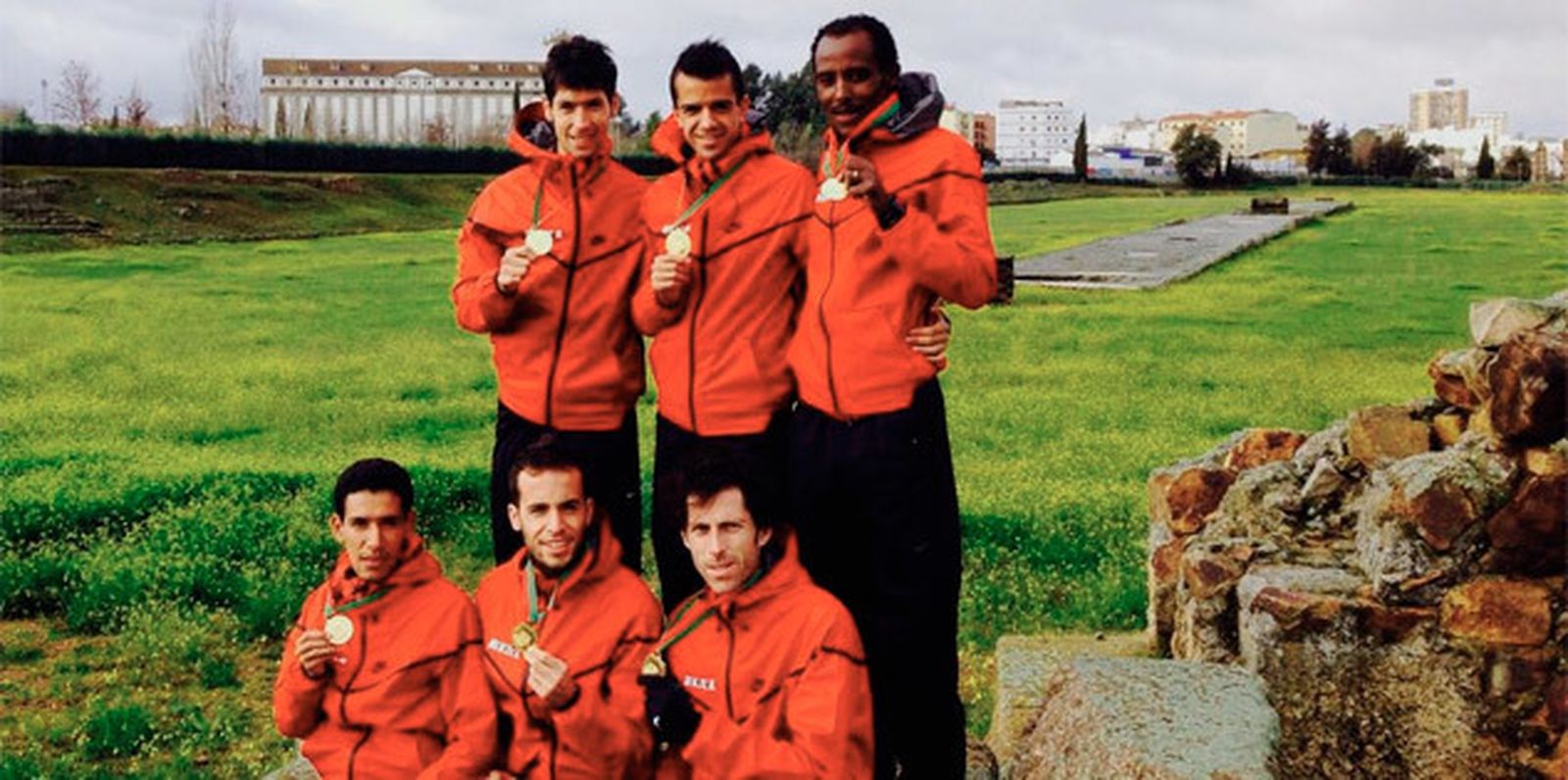 Los integrantes del club Bikila, campeones de Europa de campo a través