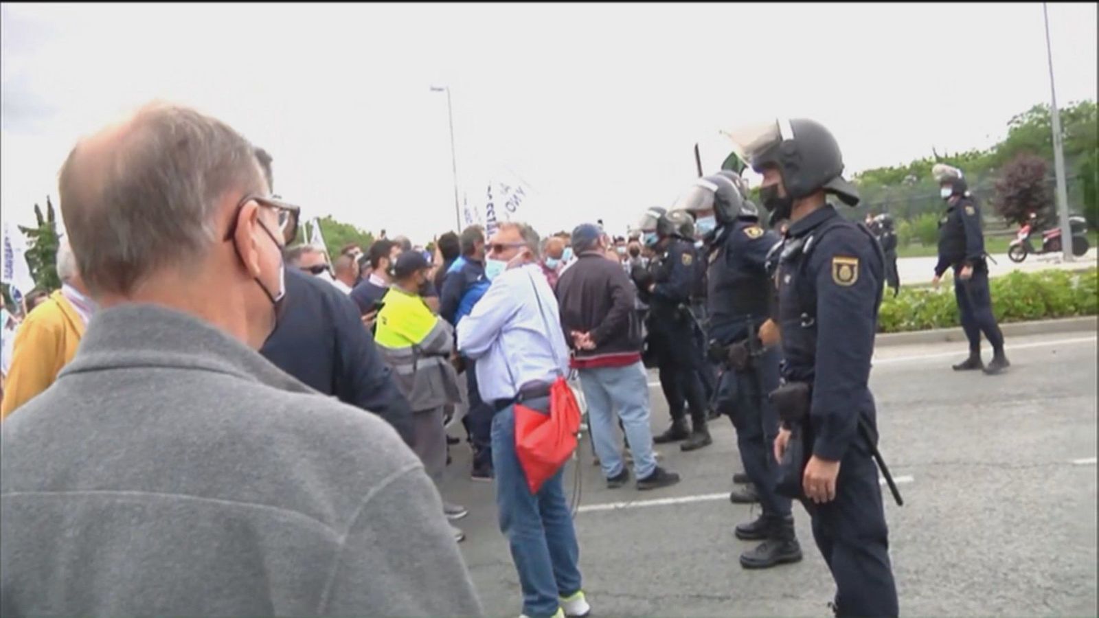 La policía retiene en Ifema a la caravana por el trasvase Tajo-Segura y prohíbe los camiones