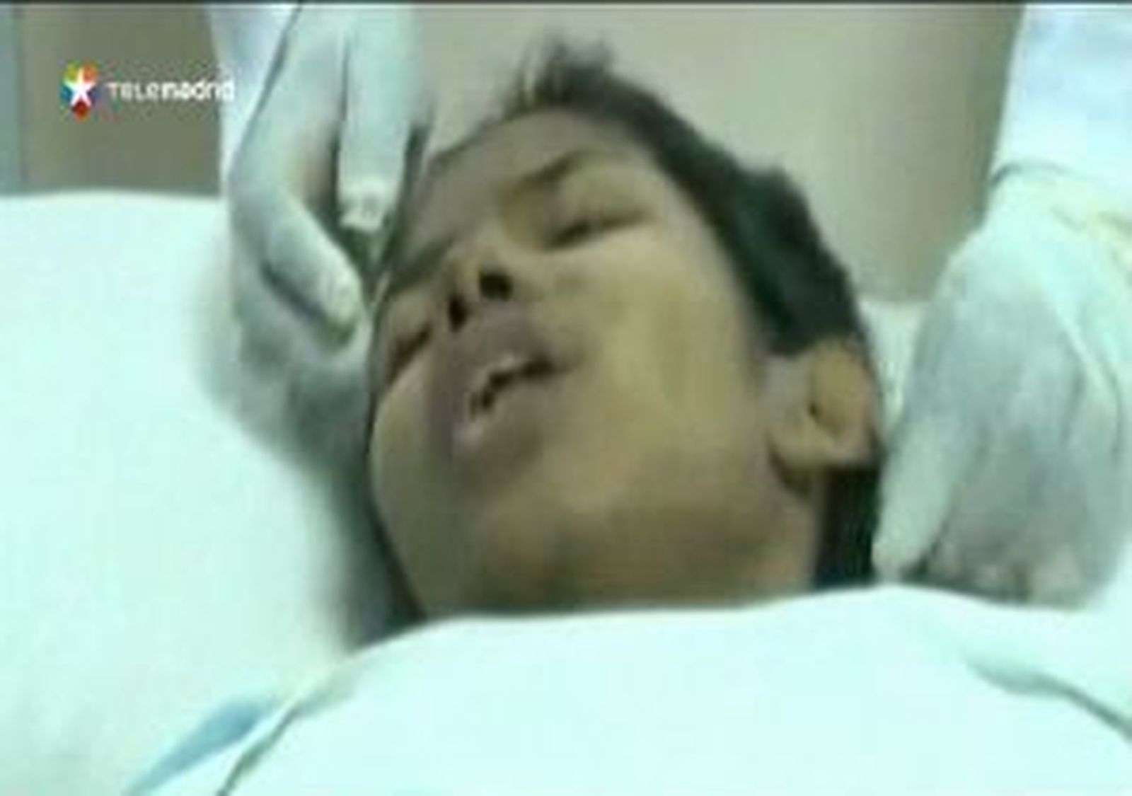 Encontrada una mujer con vida 16 días después del derrumbe en Bangladesh