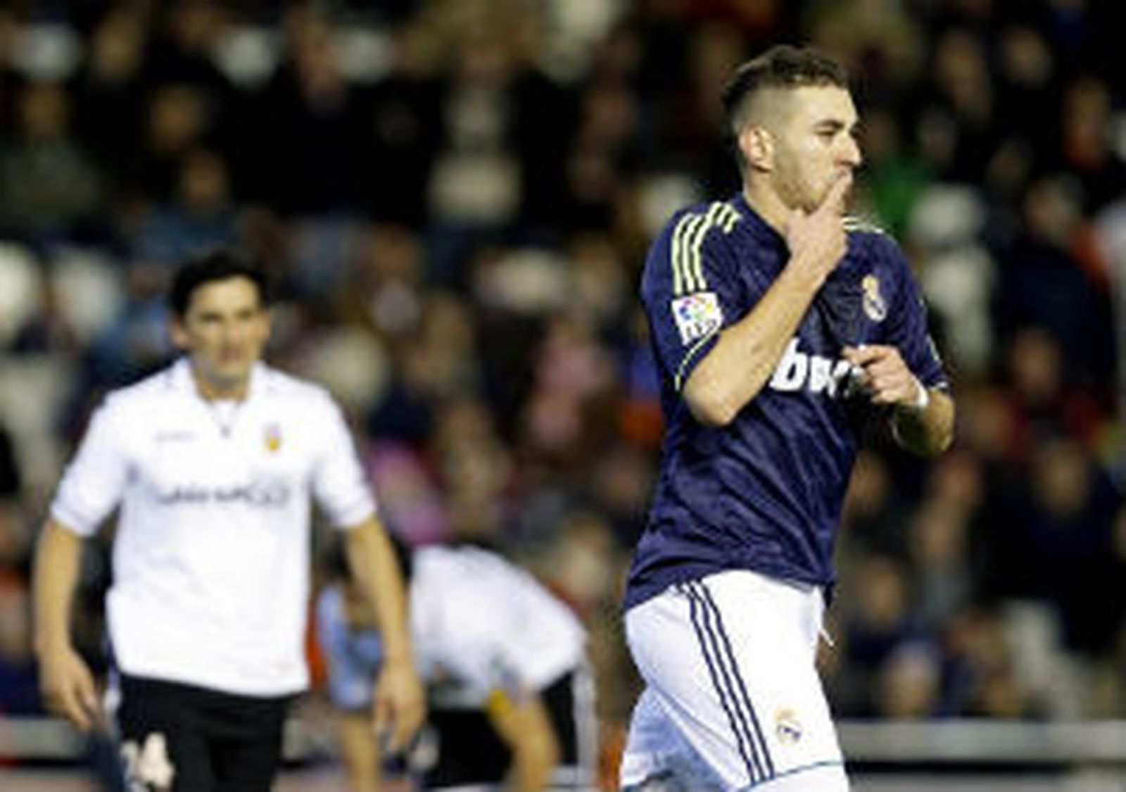 Benzemá celebra el gol ante el Valencia
