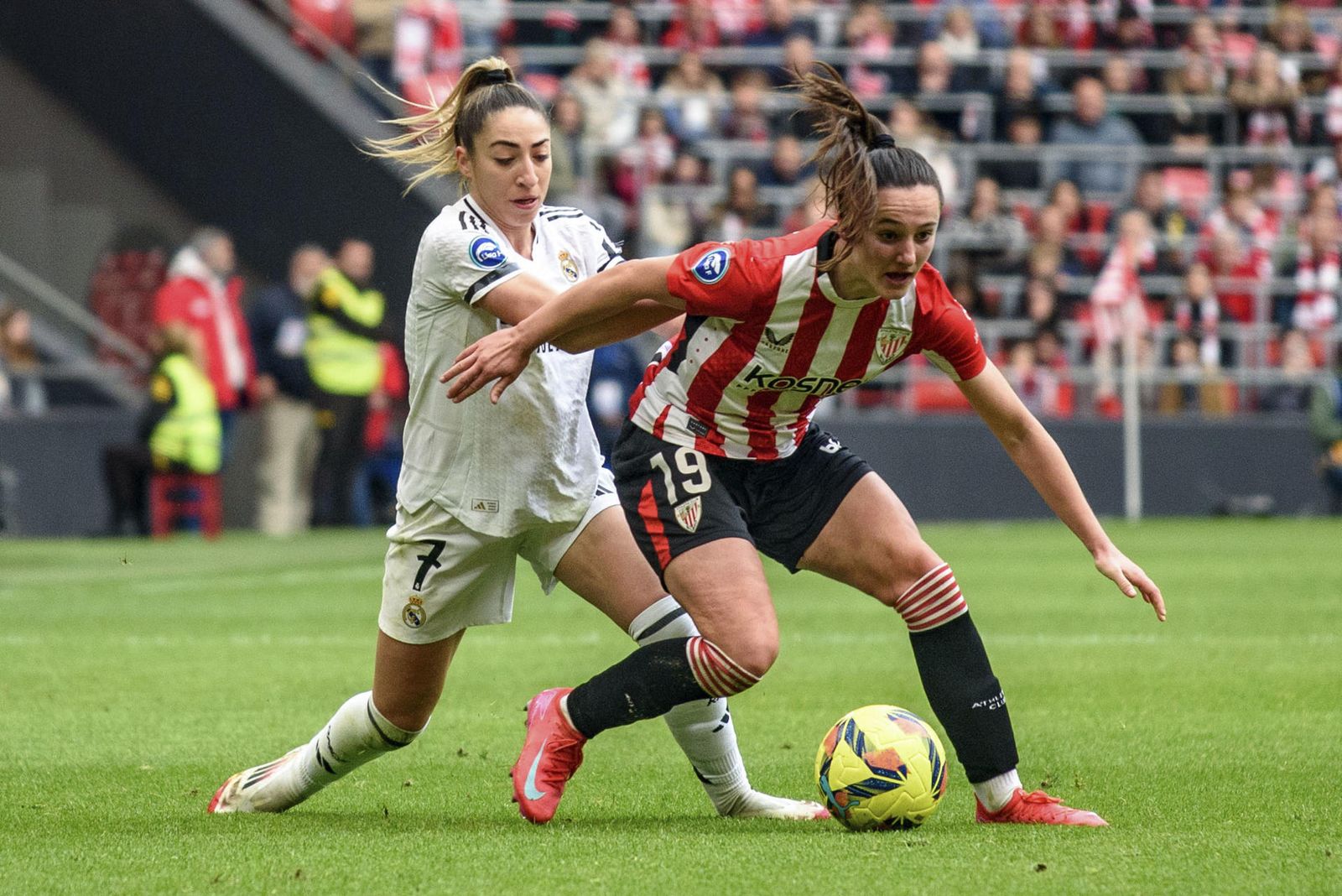 Olga Casrmona ante el Athletic