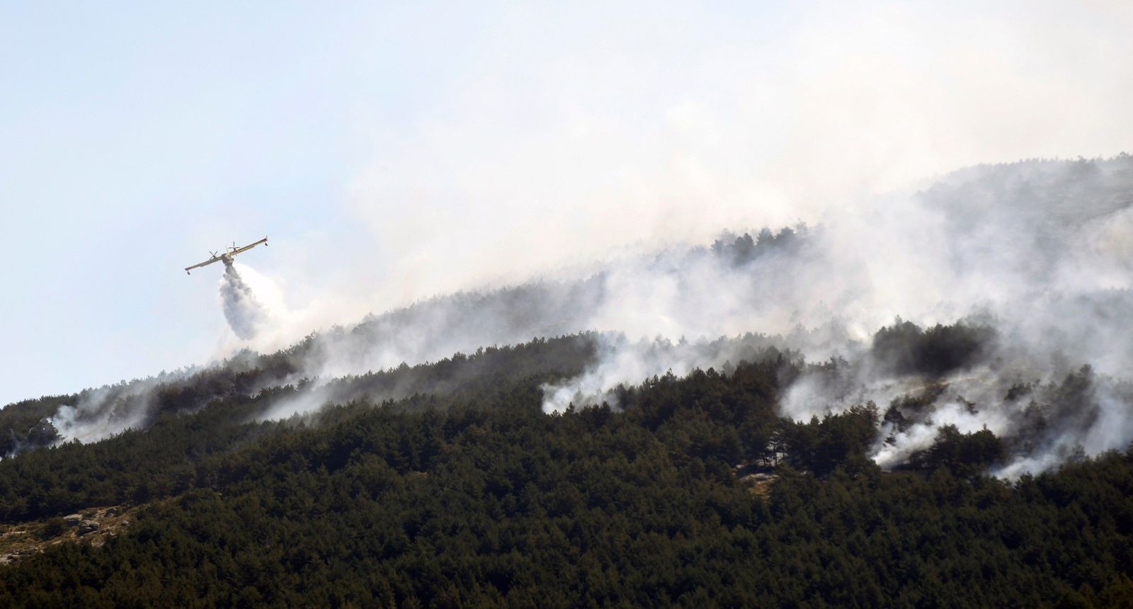 Sigue la lucha contra las llamas en el incendio de La Granja