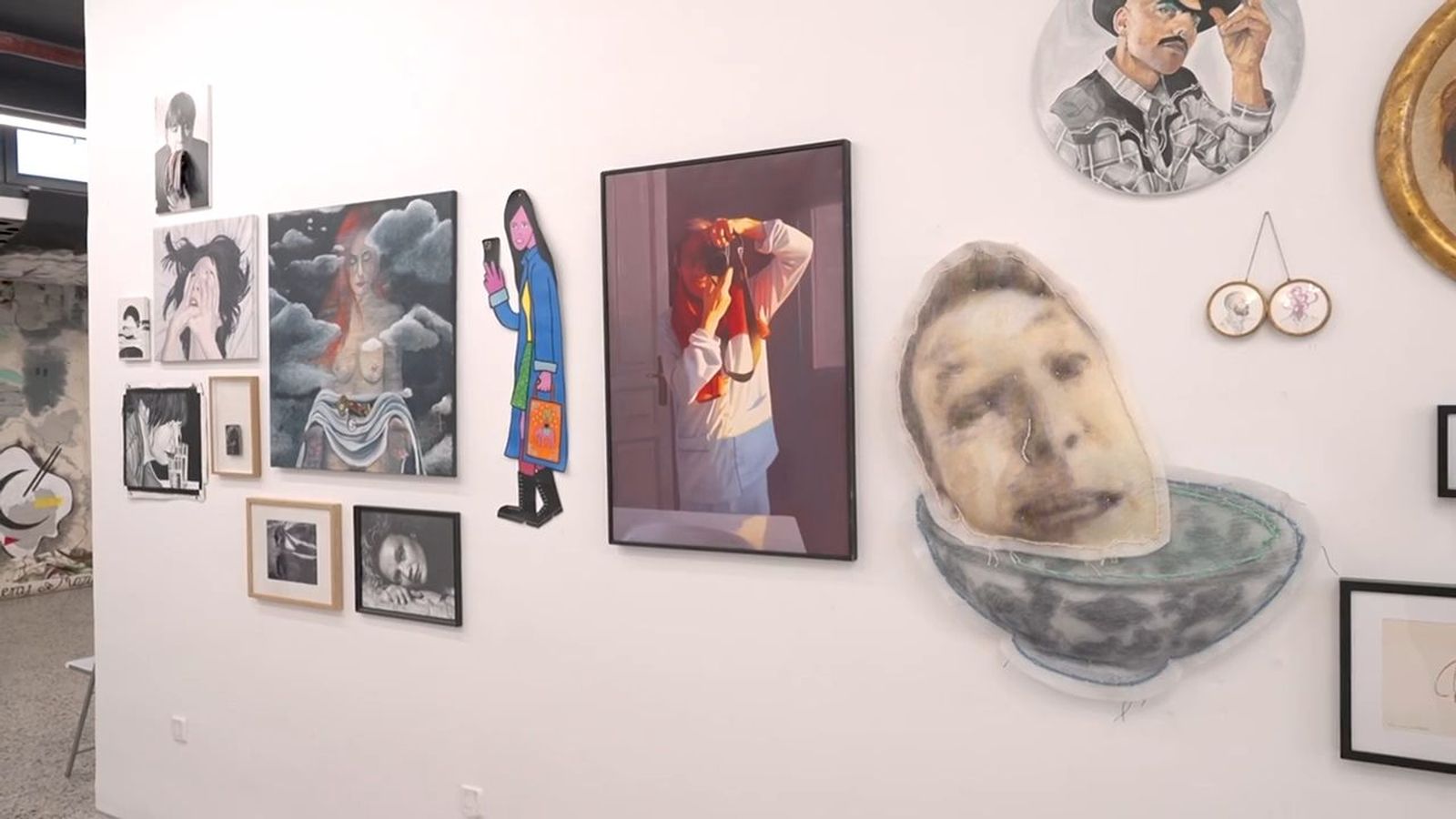 La Otra Agenda presenta: tres exposiciones imprescindibles en Madrid este mes de fotografía, pintura surrealista y arte digital