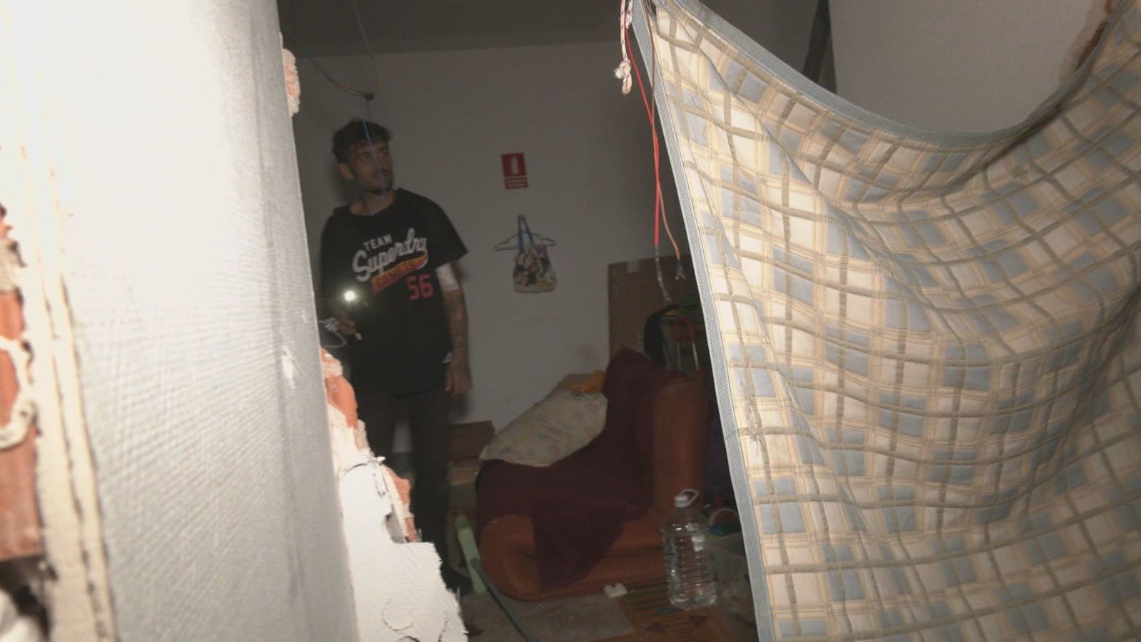 Esta es la realidad del edificio de oficinas ocupado en San Blas