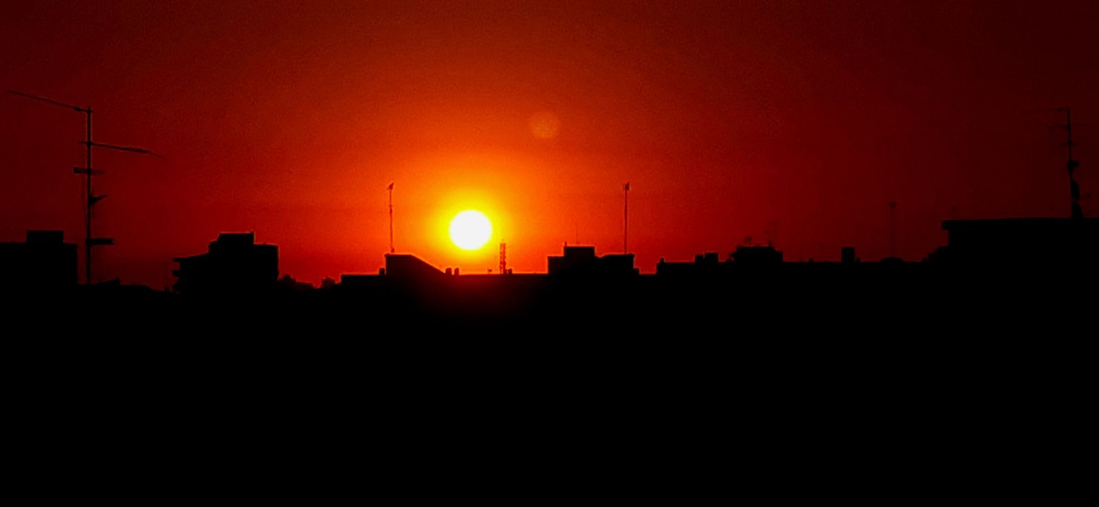 Amanecer con cielo despejado en Madrid