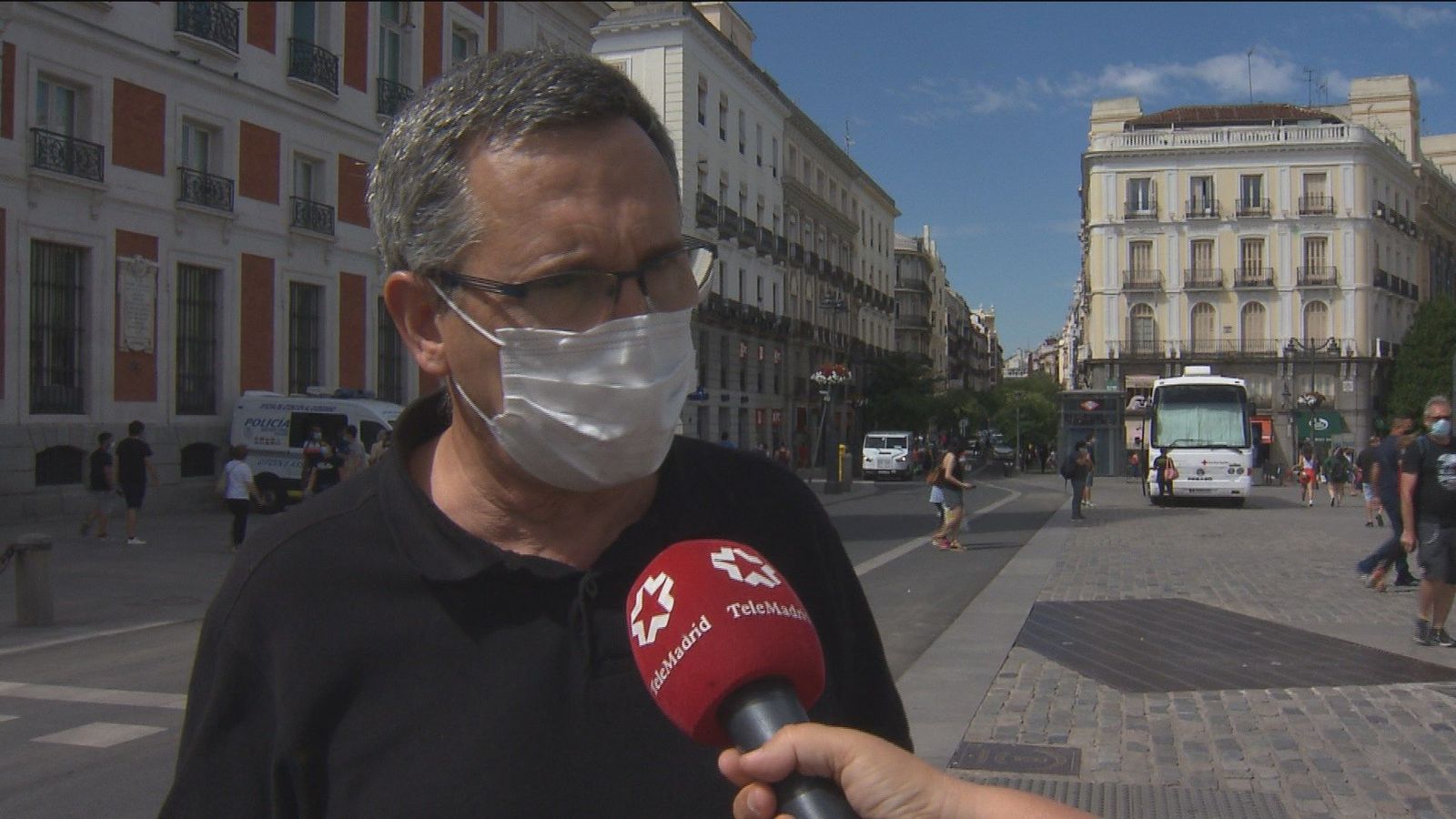 Los vecinos del distrito Centro denuncian que se haya pensado más en el turista a la hora de peatonalizar Sol