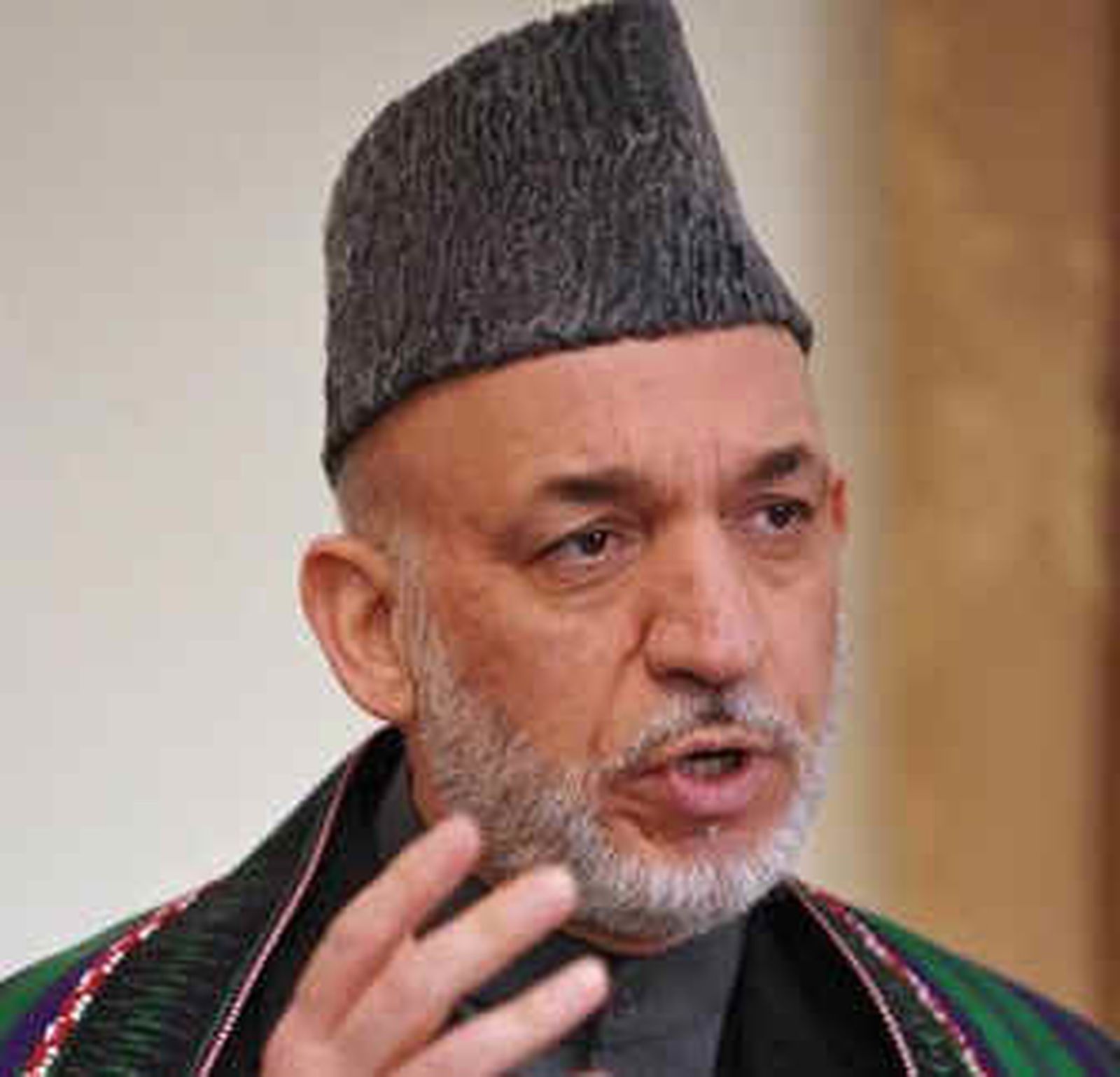 Karzai confirma que EEUU mantiene conversaciones de paz con los talibán