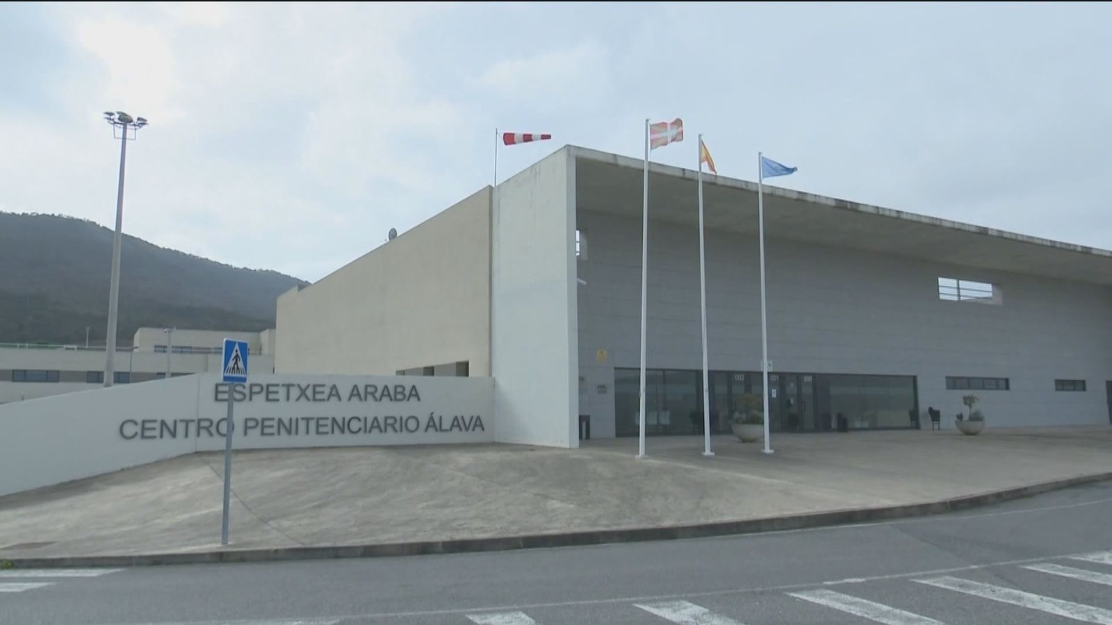 Las víctimas critican los acercamientos de etarras: "Los  socios de Bildu siguen su hoja de ruta de humillación"