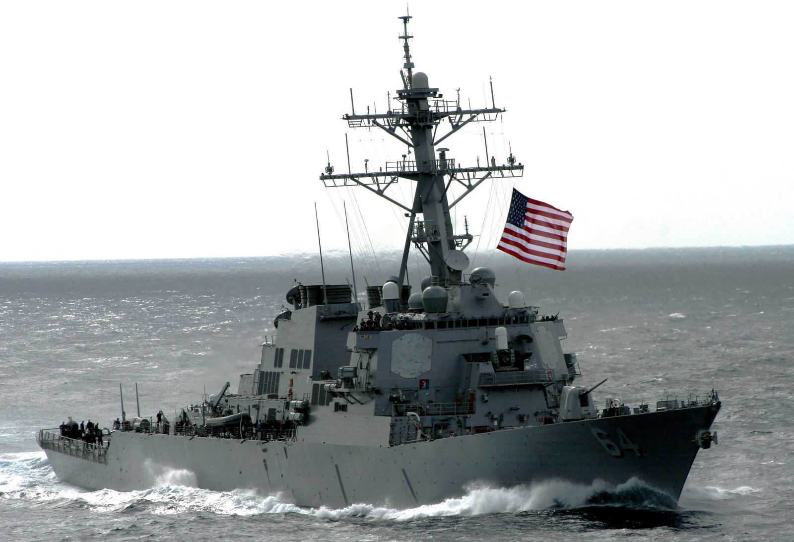 Un buque de guerra de EEUU es atacado en el Mar Rojo por rebeldes hutíes de Yemen