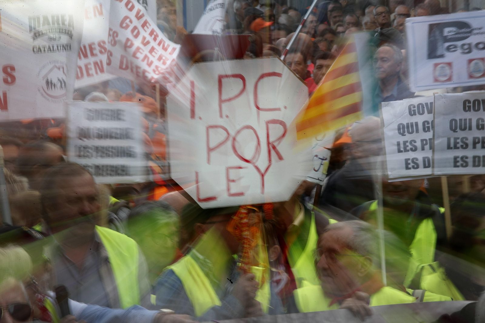 Miles de jubilados llegan al Congreso para exigir al Gobierno pensiones dignas
