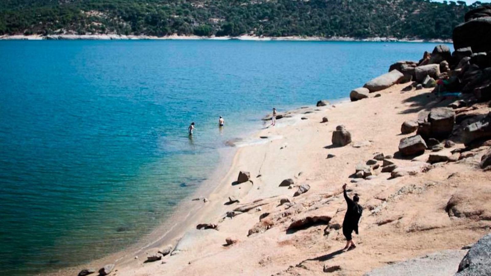 Hasta 3.000 personas visitan el pantano de San Juan algunos días