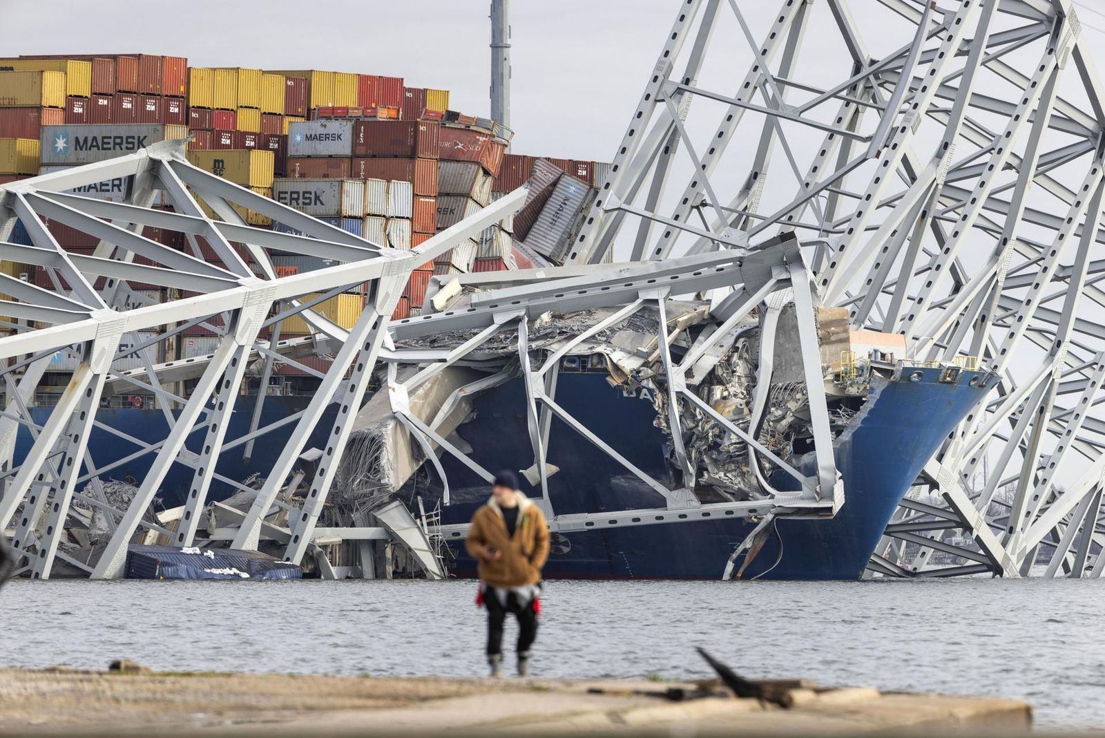 Dan por muertos a los desaparecidos del colapso del puente de Baltimore