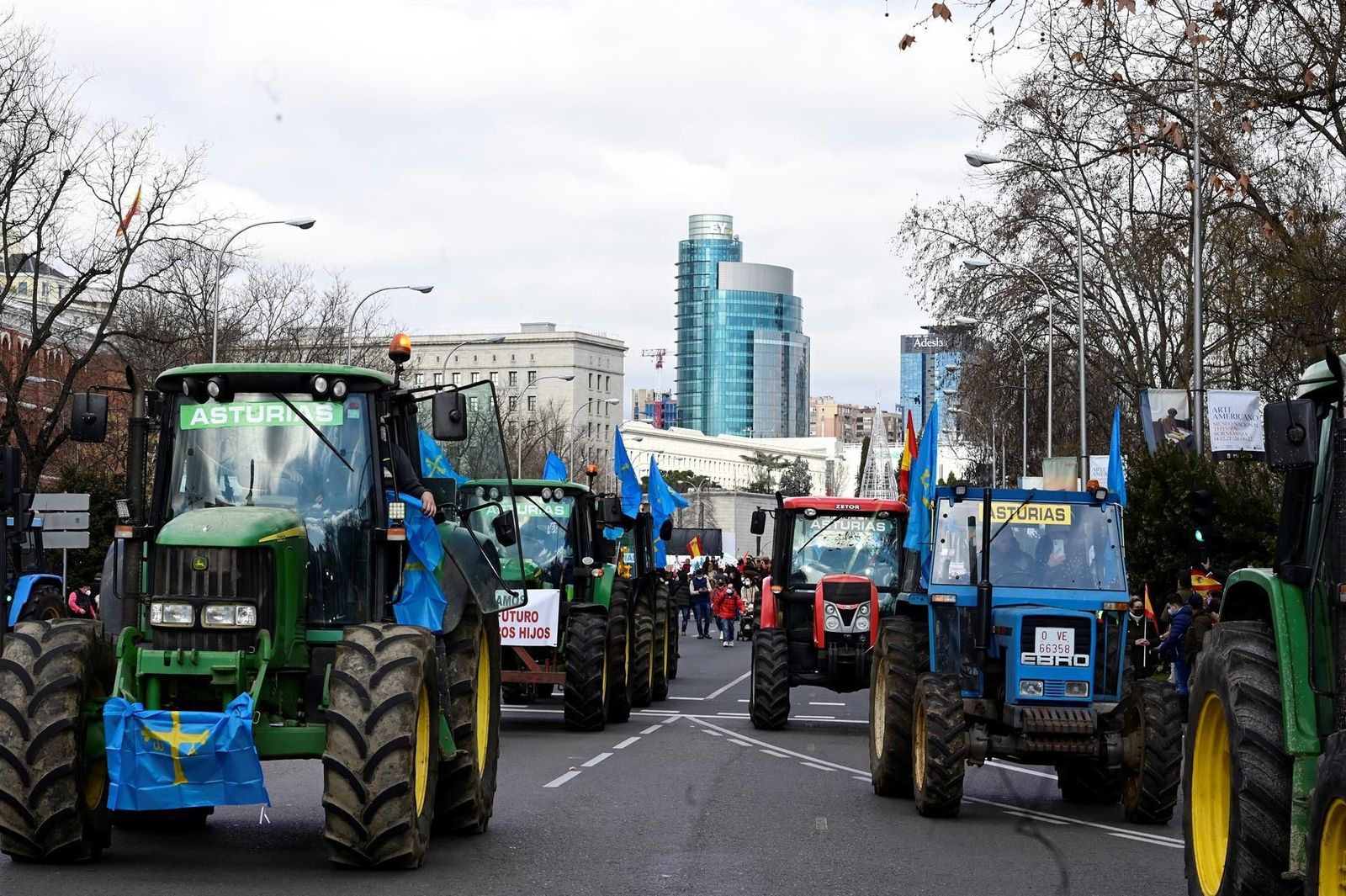 Cerca de 6.000 manifestantes reclaman ayudas al mundo rural en Madrid