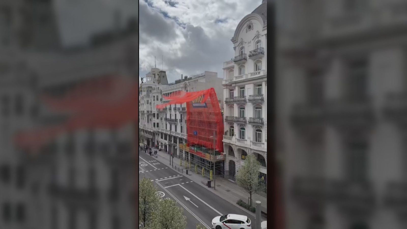 La inestabilidad de un andamio llega a provocar el corte de la Gran Vía
