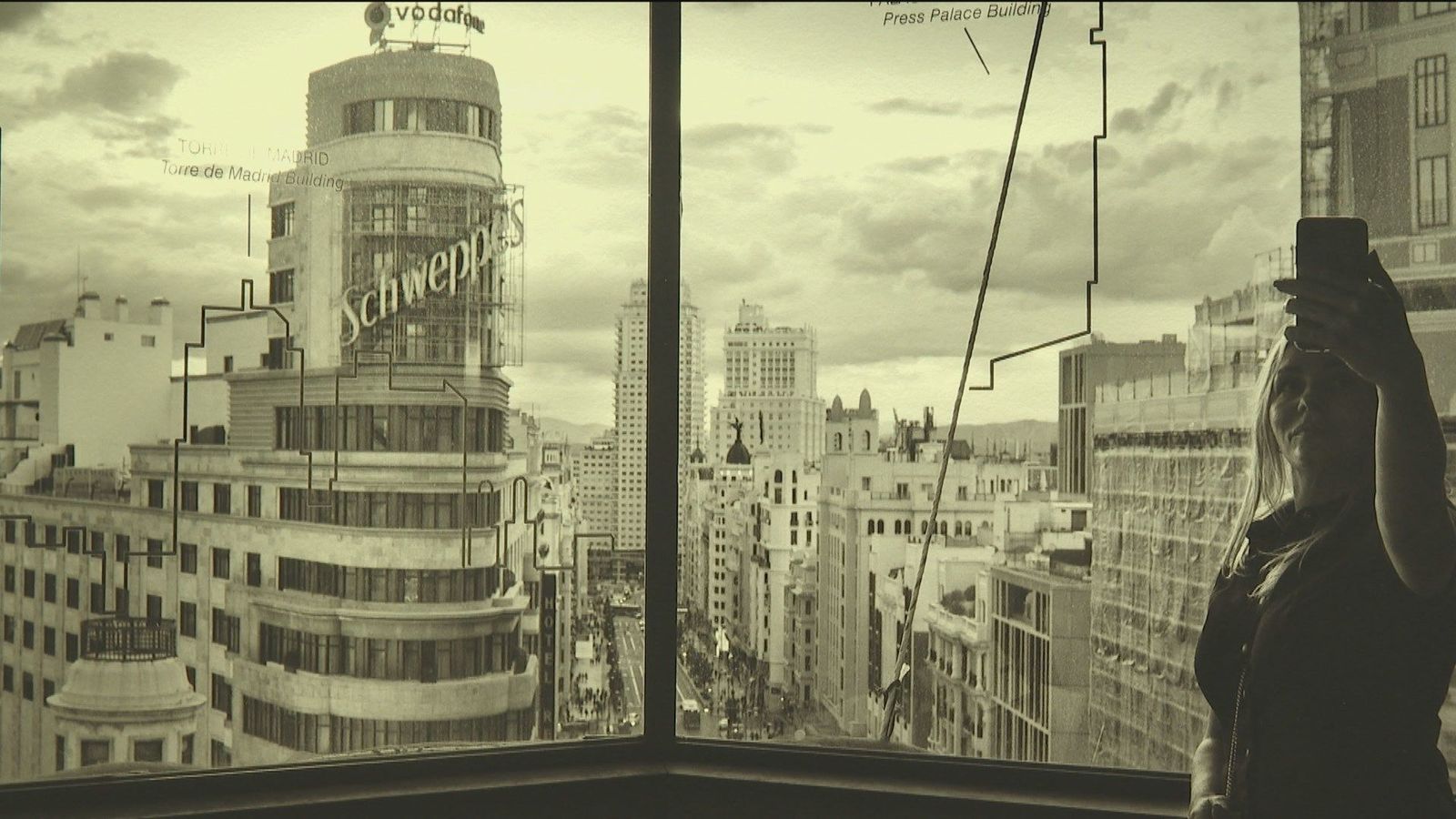 Medio siglo de Schweppes en la Gran Vía de Madrid