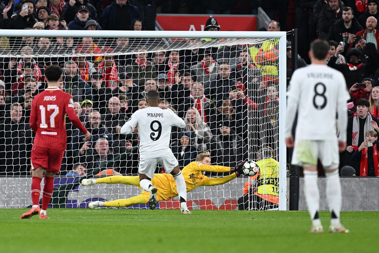 Mnbppé fallá un penalti