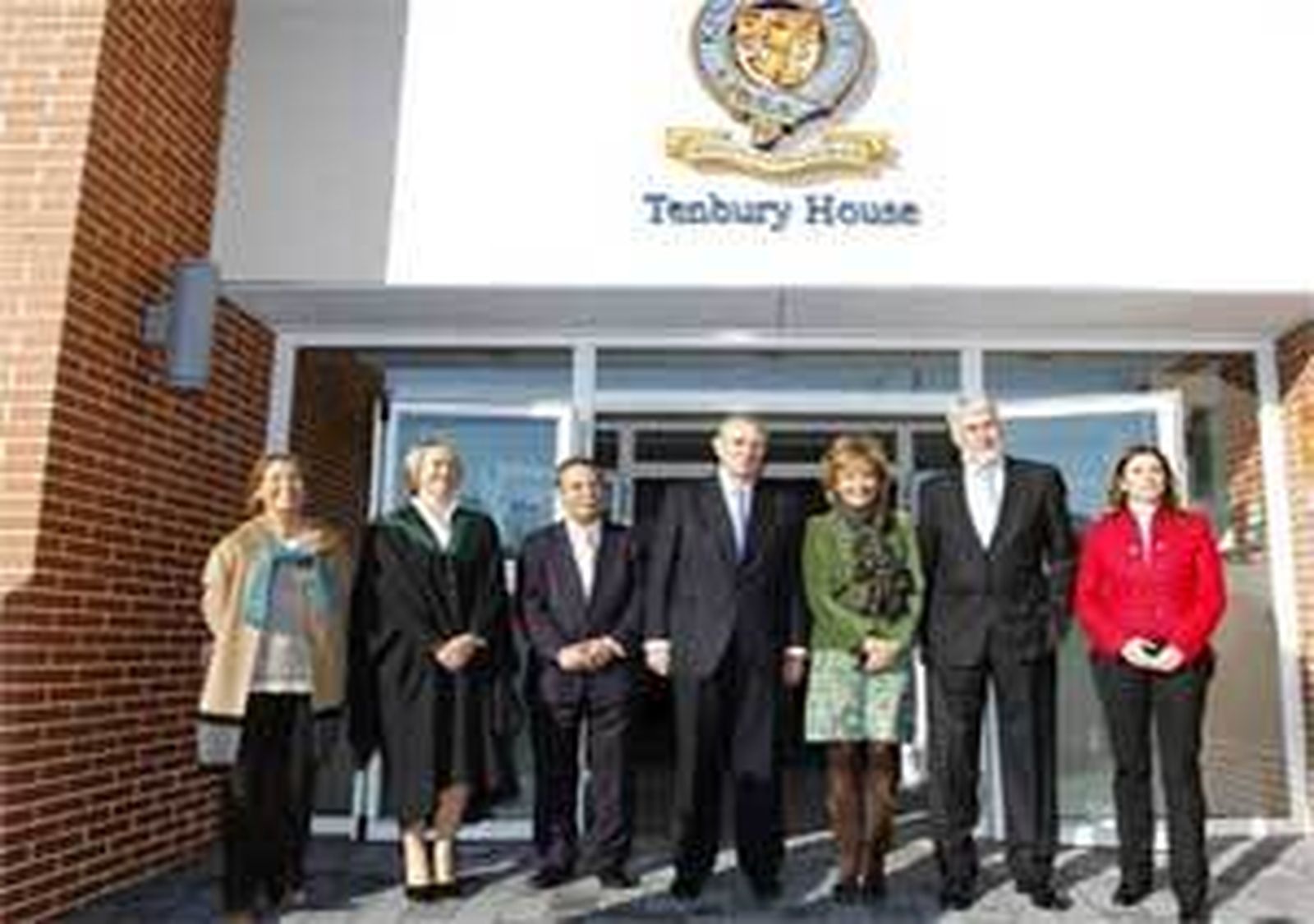 Aguirre inaugura en Tres Cantos una residencia internacional de estudiantes del King's College