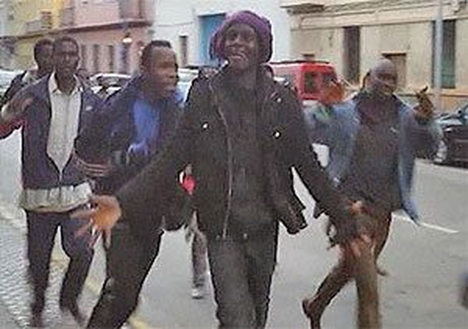 Al menos 60 inmigrantes entran en Melilla en un asalto masivo a la valla