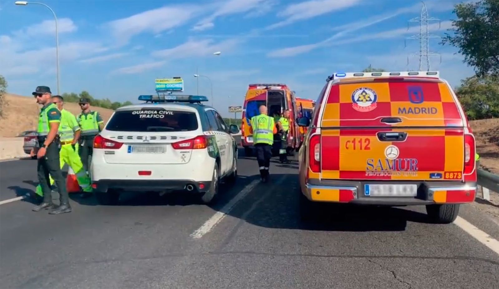 Un muerto y un herido grave al colisionar un camión con una moto en la A-3