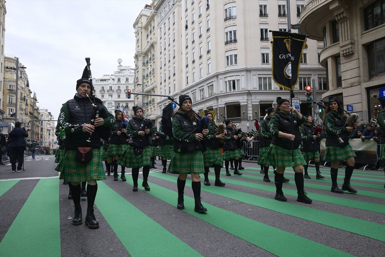 600 gaiteros y 1.000 participantes hacen de Madrid la 'capital' de Irlanda por San Patricio