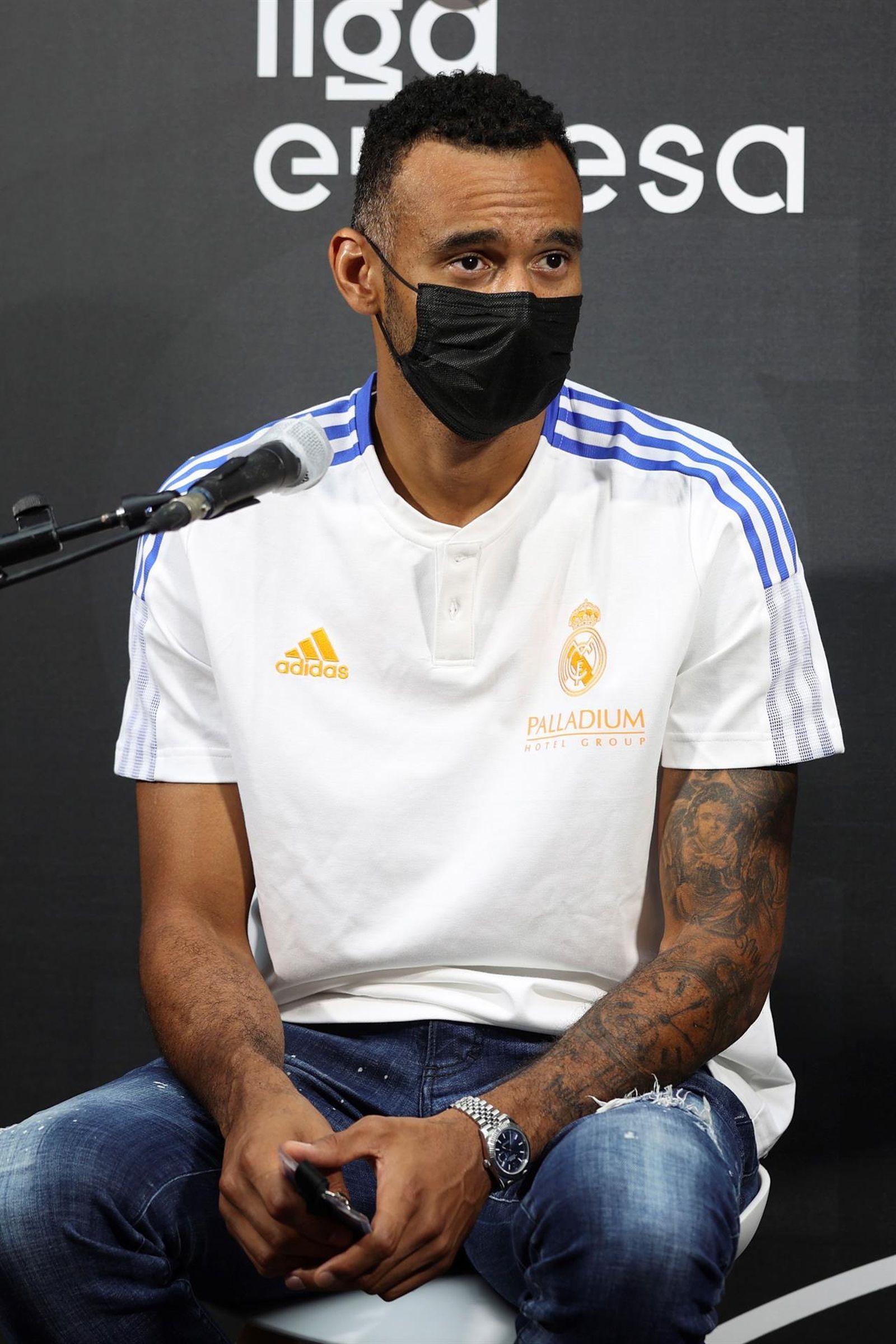 Adam Hanga