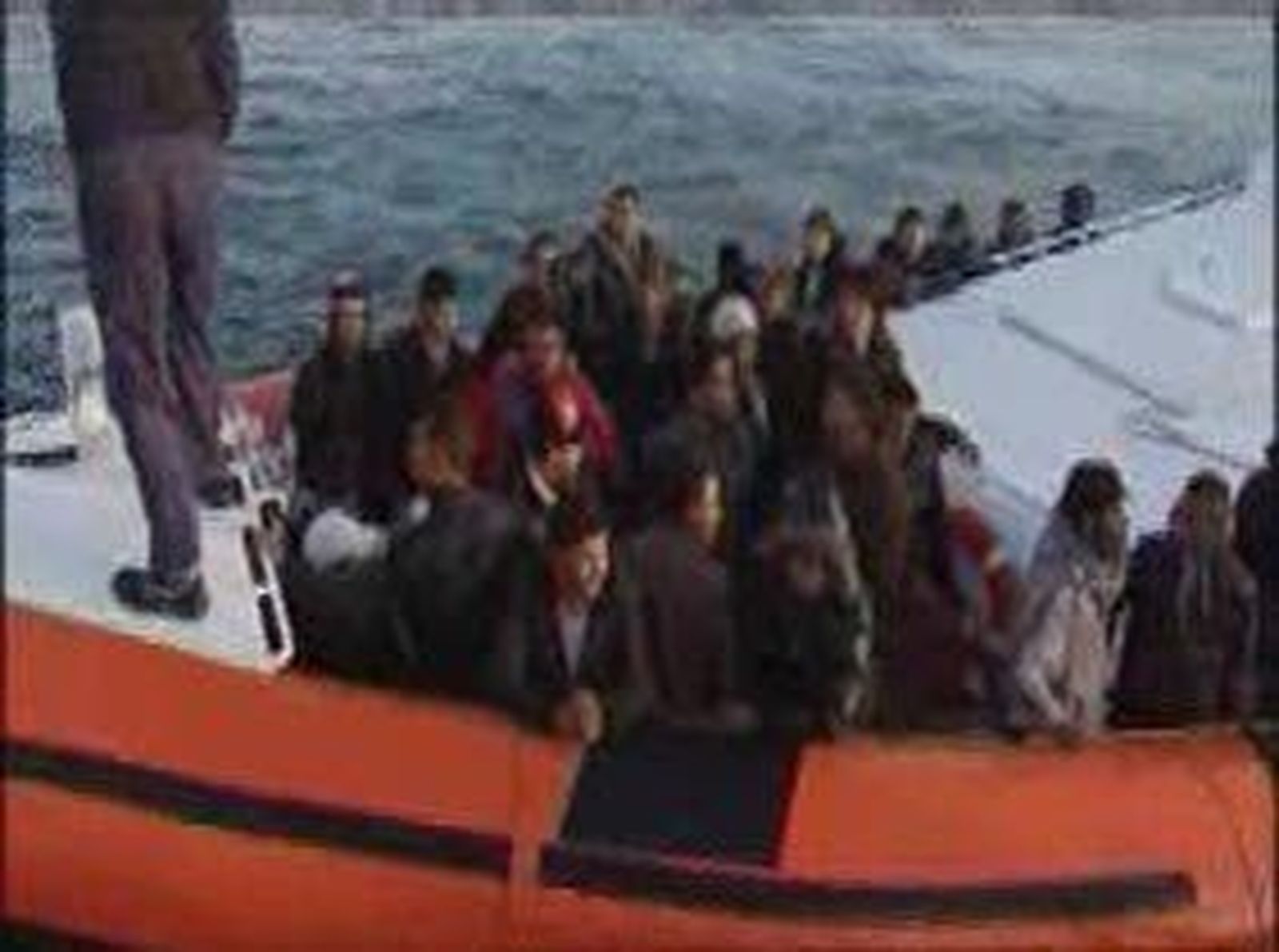 Bruselas espera datos antes de pronunciarse sobre el bloqueo francés a la entrada de inmigrantes
