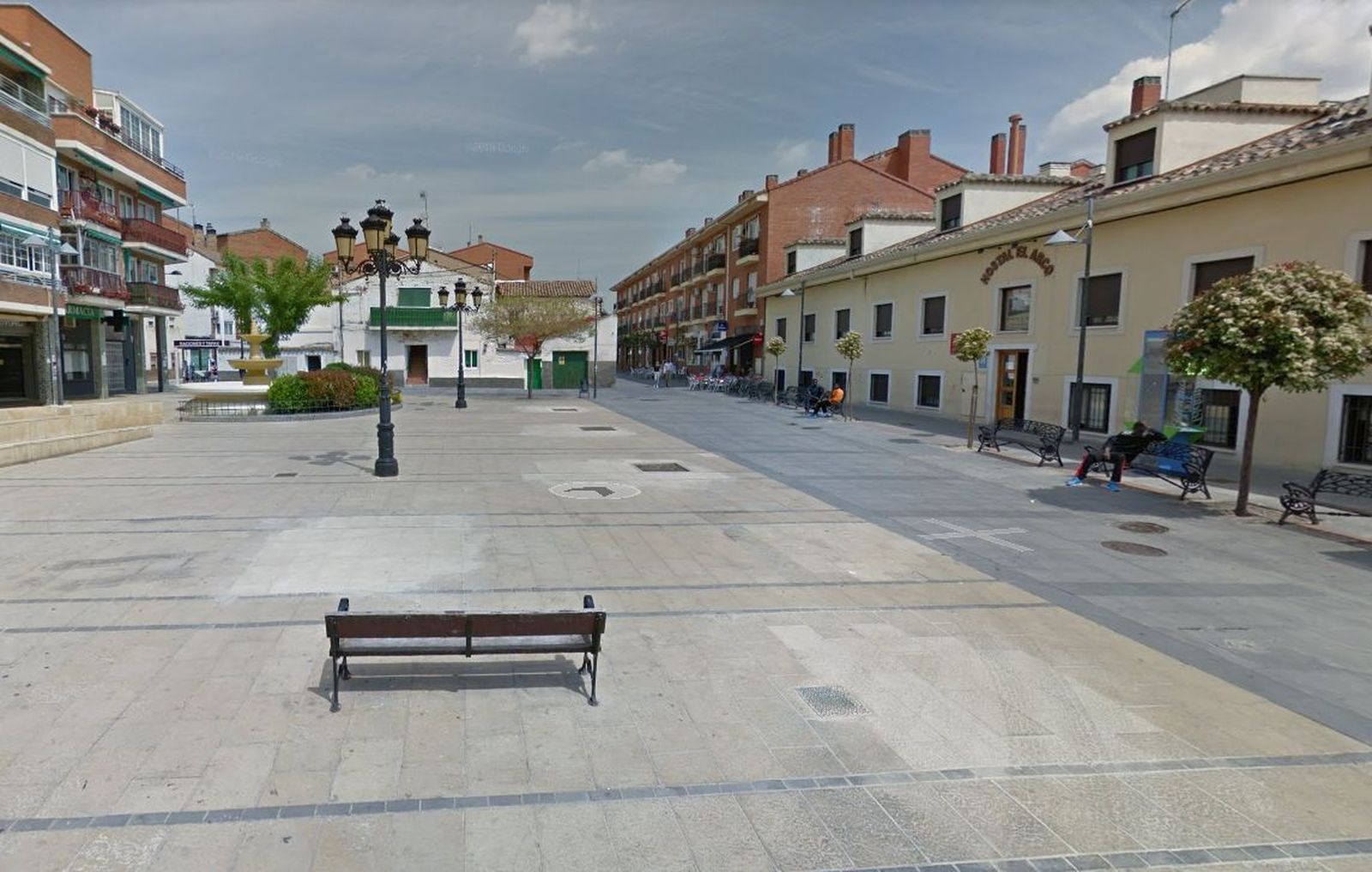 Plaza de España de Mejorada, escenario de la iniciativa 'Comercios Mágicos'