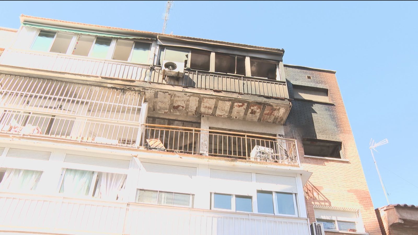 Dos muertos en un incendio en un edificio de Latina
