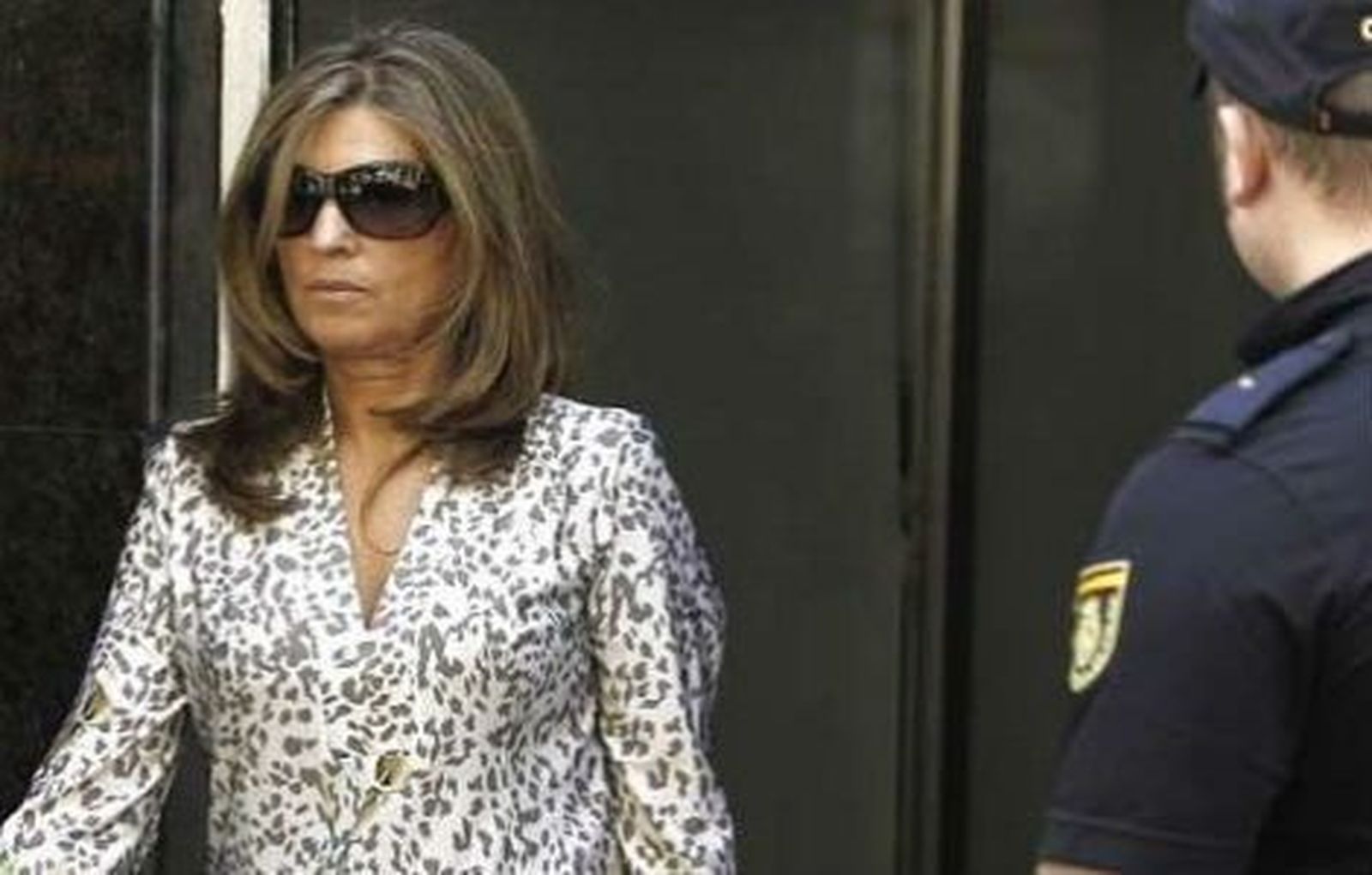 Detenido un hombre armado y vestido de cura tras entrar en casa de Bárcenas