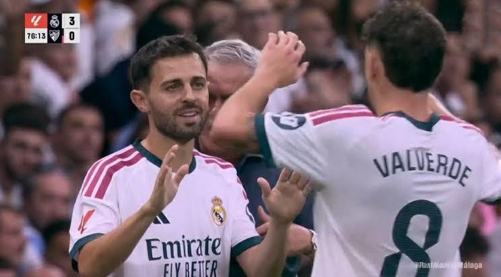 Valverde de lateral y Bernardo Silva