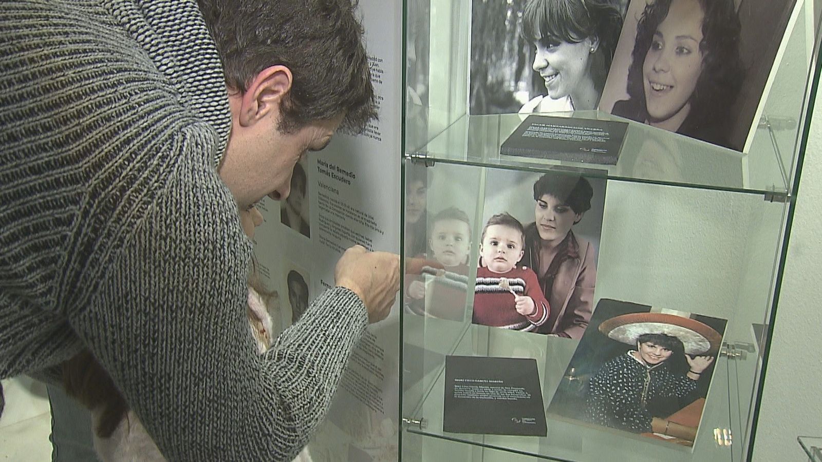 Una exposición en Barajas recuerda los 40 años del atentado en el restaurante El Descanso, que dejó 18 muertos