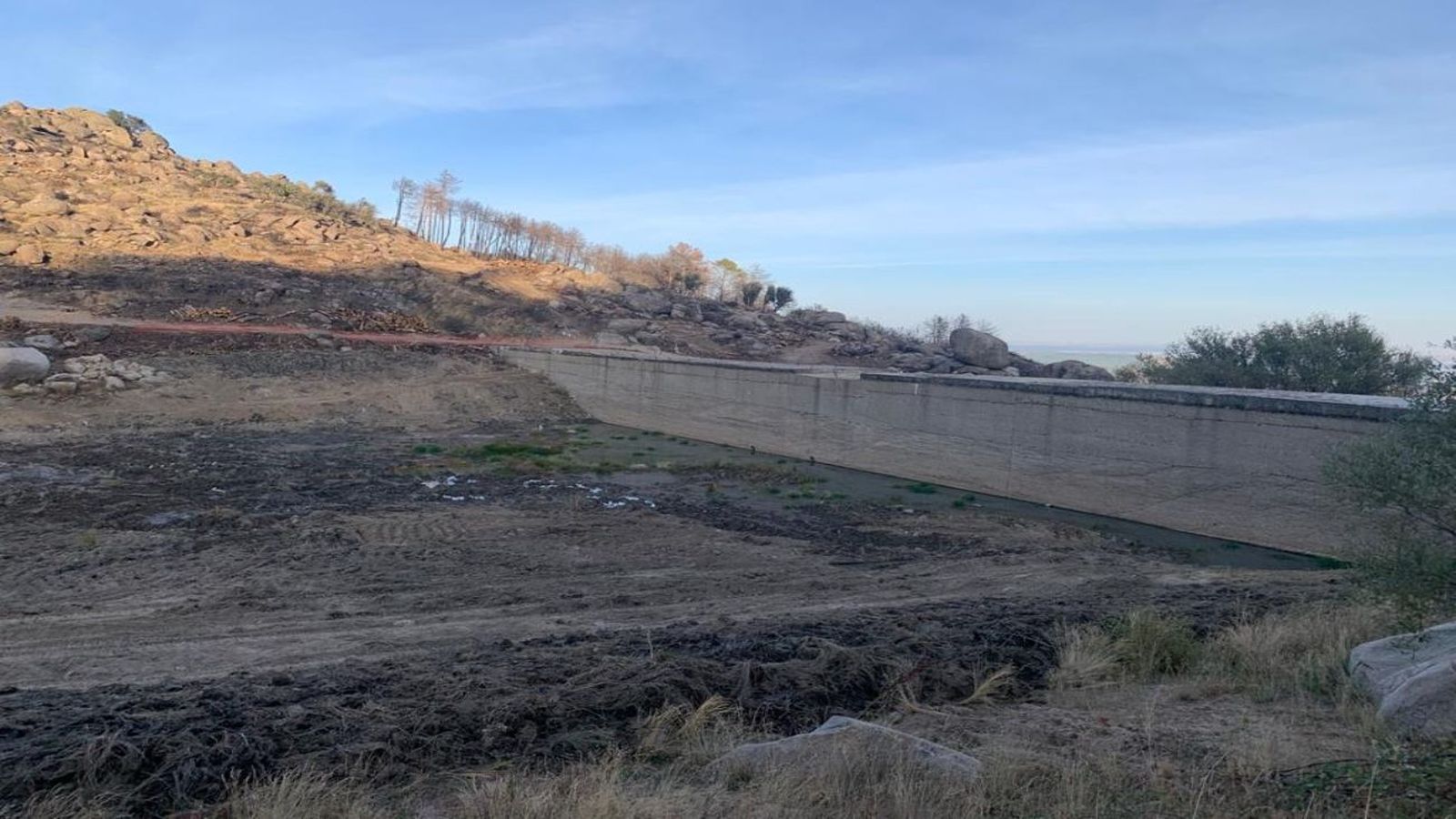 Los vecinos de Cenicientos se oponen al derribo de su presa