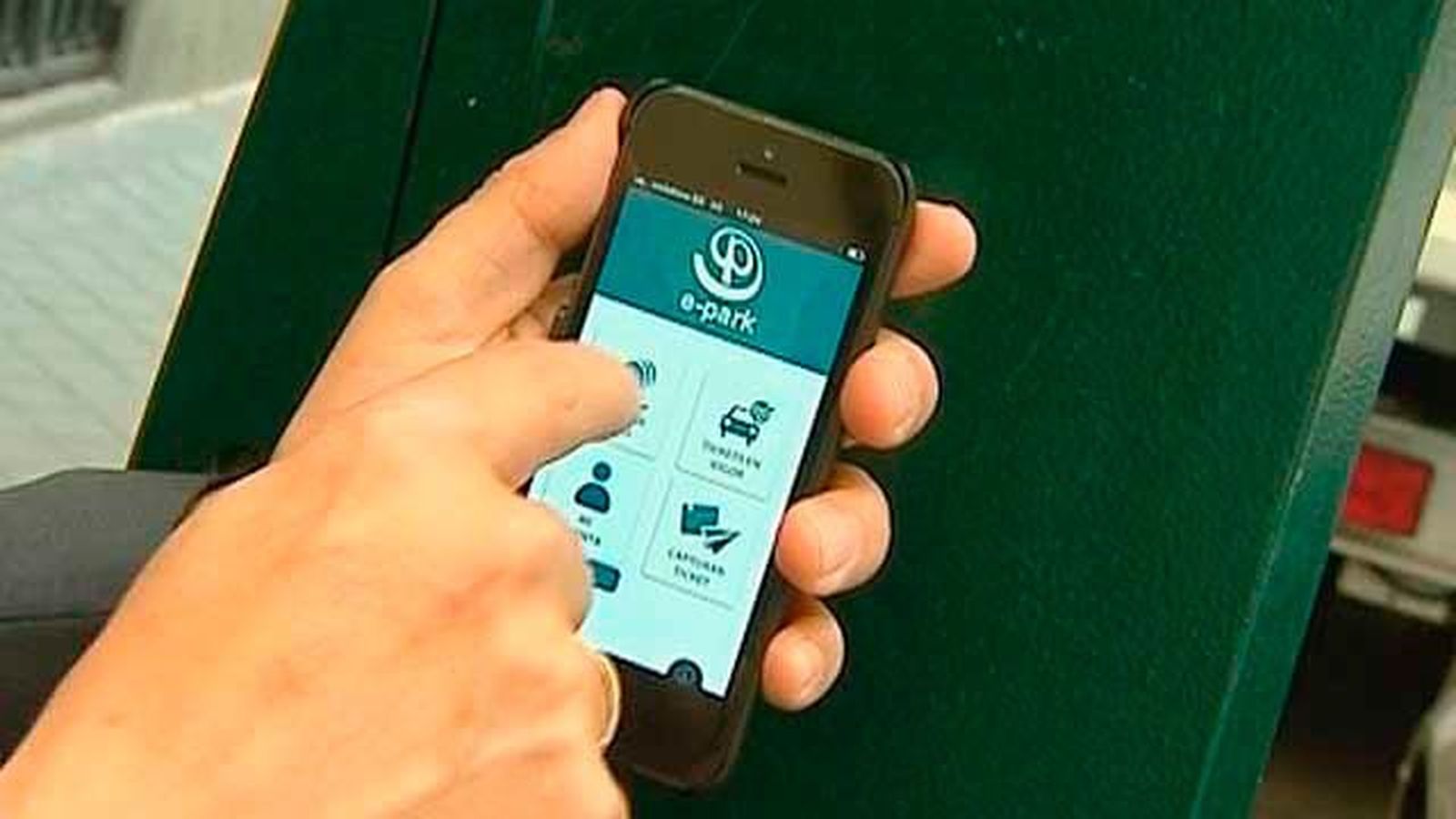Aparcar en Madrid será un 10% más caro si se paga con el móvil
