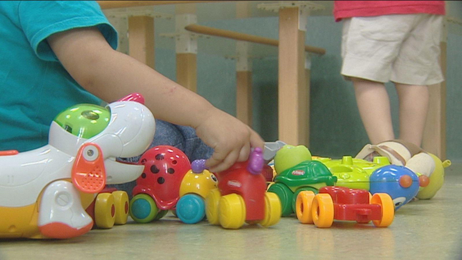Madrid sube la cuantía de las becas infantiles para las familias más vulnerables