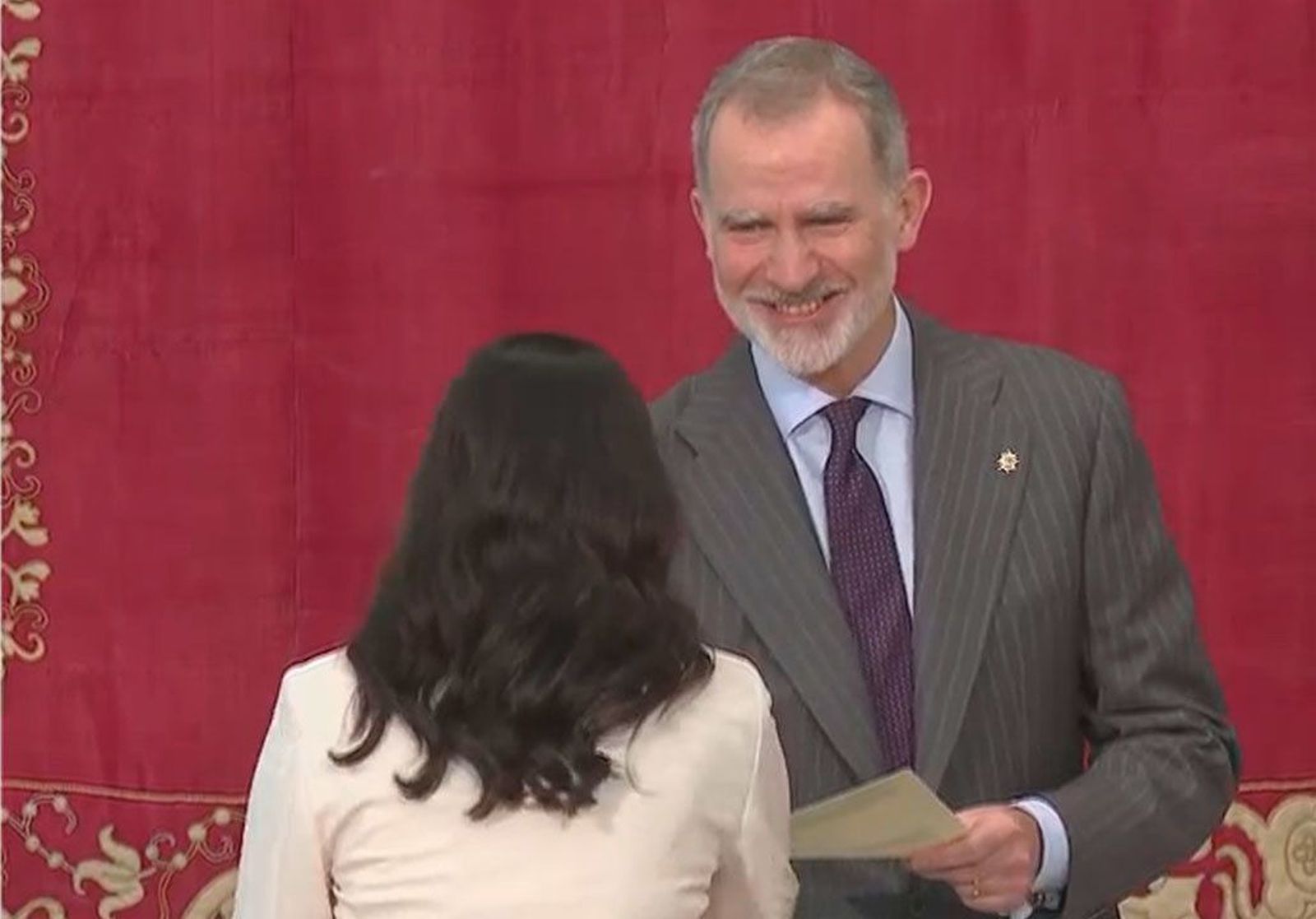 Felipe VI pide a los nuevos diplomáticos a actuar "con criterio" y advierte de que el miedo "aboca a la parálisis"