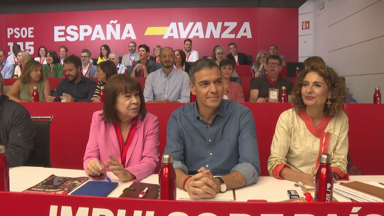 Feijóo carga contra Sánchez por admitir que le da "igual" lo que diga el Parlamento: "Acredita un tic muy peligroso"