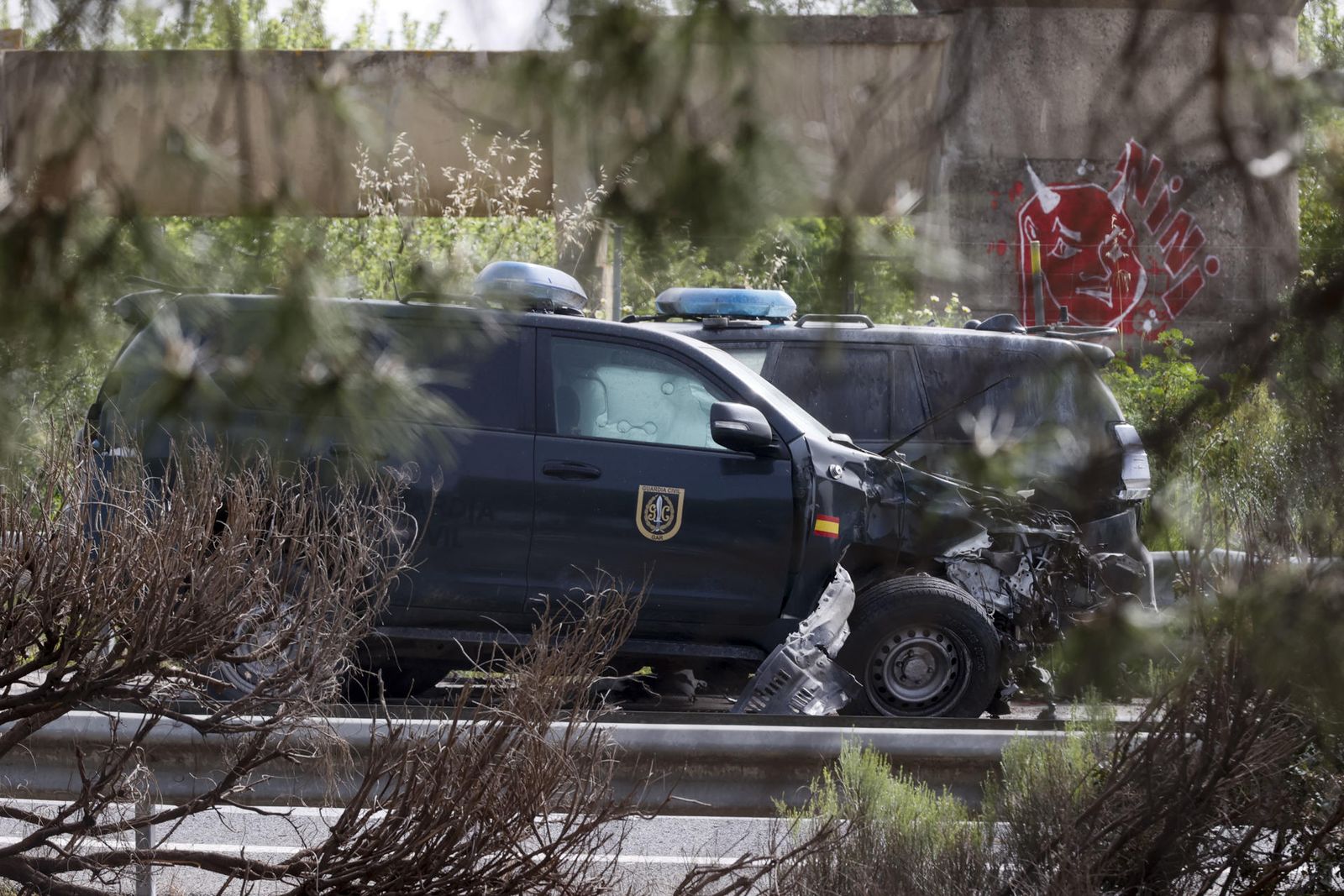 Imagen del accidente en un control de la Guardia Civil de Sevilla