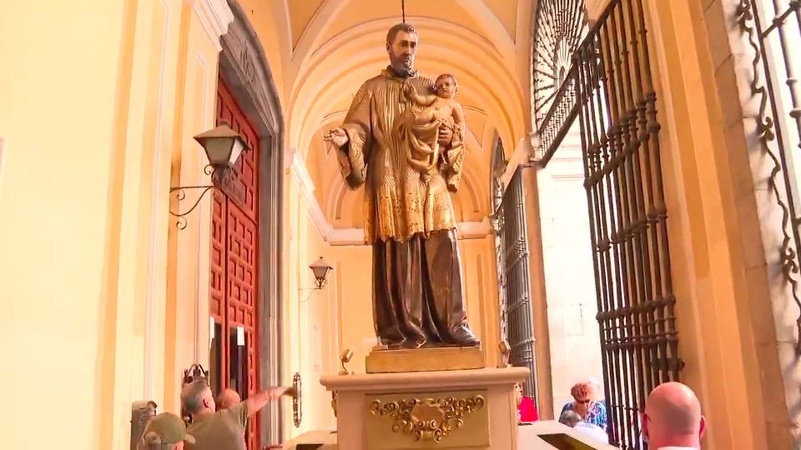 San Cayetano se prepara en su día para procesionar por las calles de Madrid
