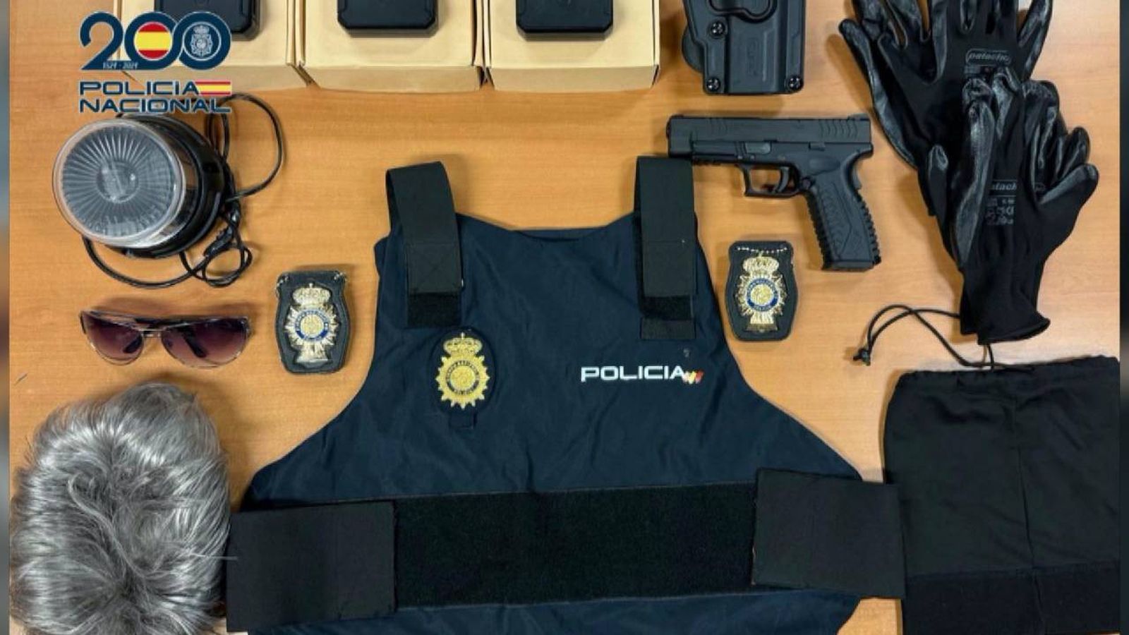 Detenido un hombre que se hacía pasar por policía para cometer robos con violencia
