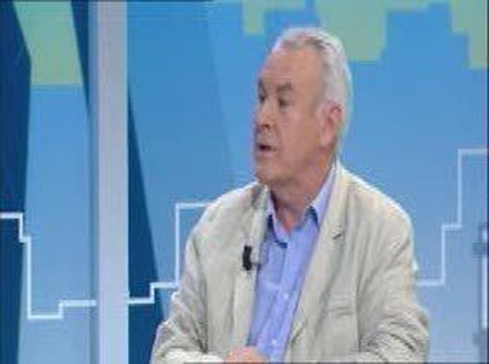 Lara reafirma el compromiso de IU de no permitir gobiernos del PP