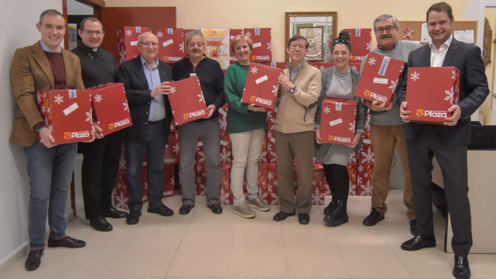 Entrega de cestas a Cáritas