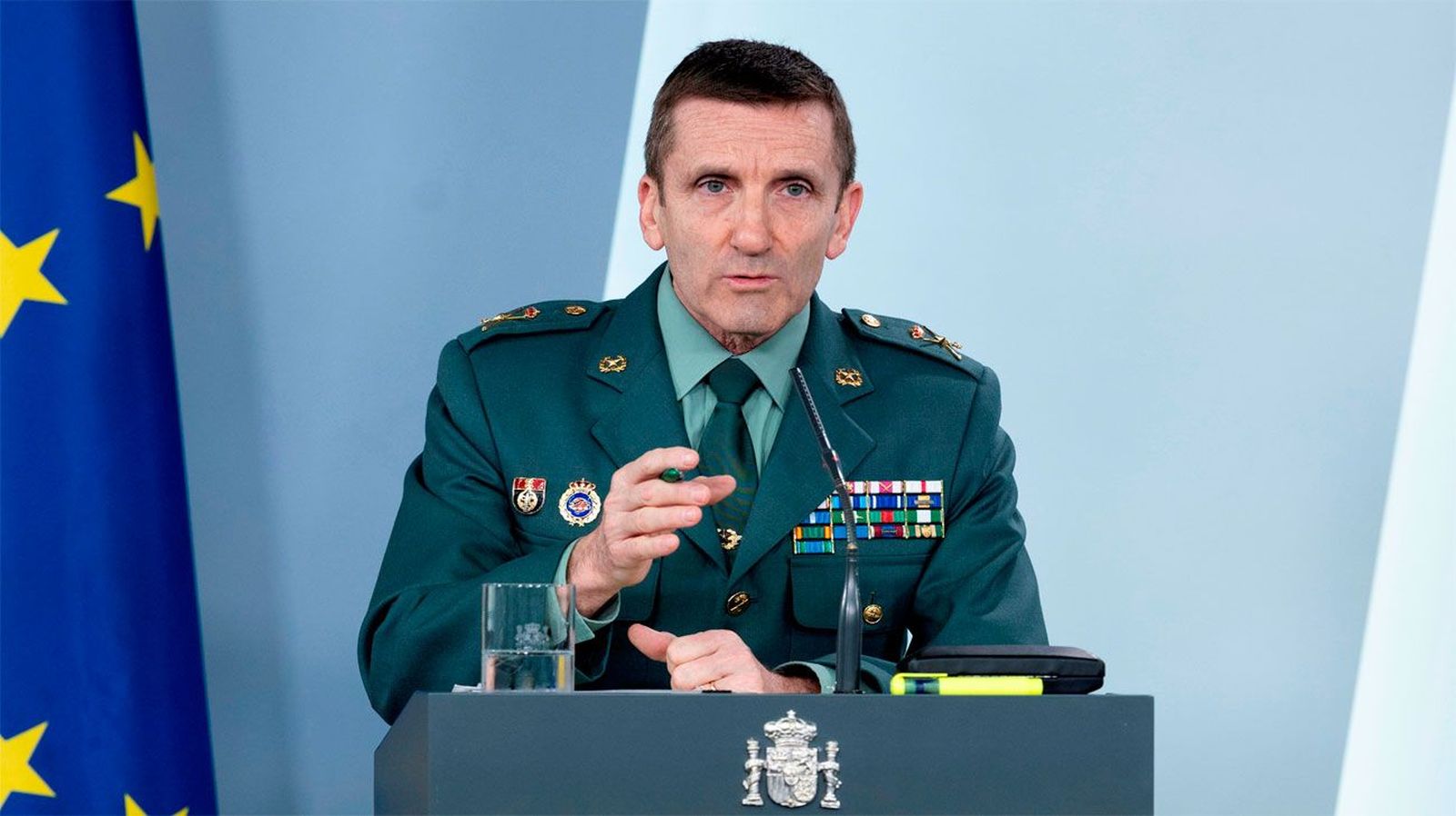 El general Santiago se justifica sobre los bulos y dice que no incluyen la "crítica política"
