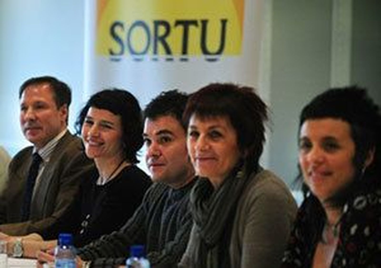 El Gobierno entrega a la Fiscalía informes con indicios para ilegalizar a Sortu