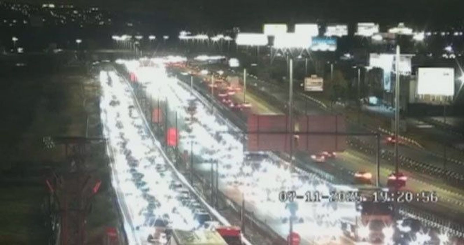 Seis kilómetros de retenciones de salida en la A-1 al comienzo del fin de semana de la Almudena
