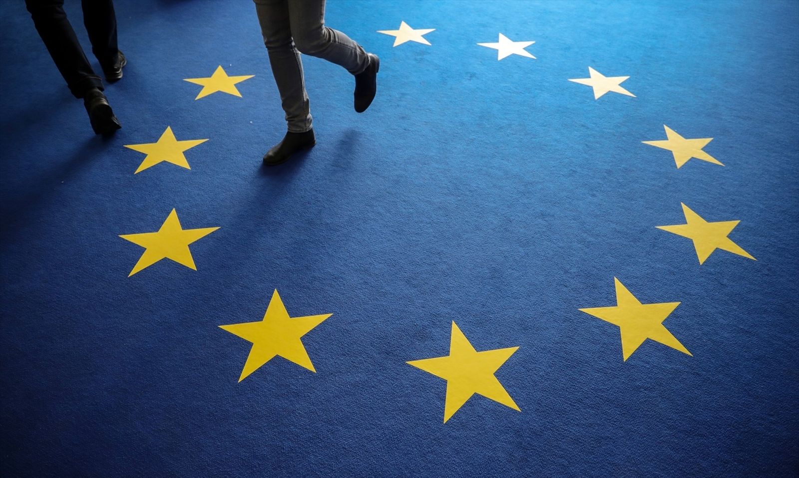 PSOE y PP empatarían en las elecciones al Parlamento Europeo, según el CIS