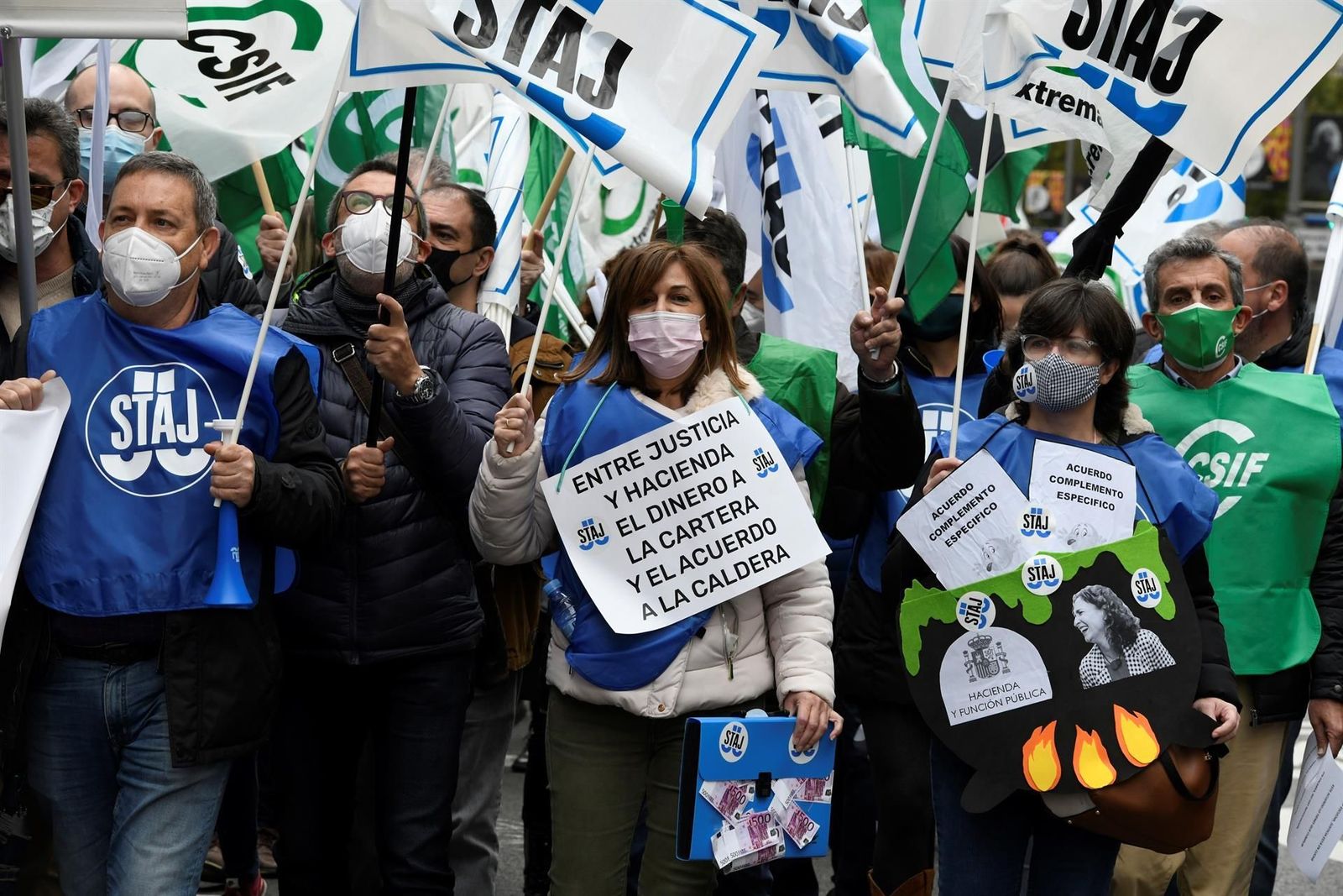 Miles de funcionarios de Justicia de España piden la equiparación salarial