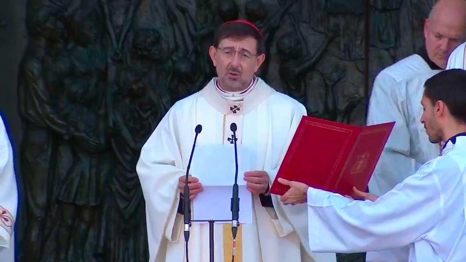 El arzobispo de Madrid llama a "desarmar palabras" y reconstruir la convivencia en el Día de la Almudena
