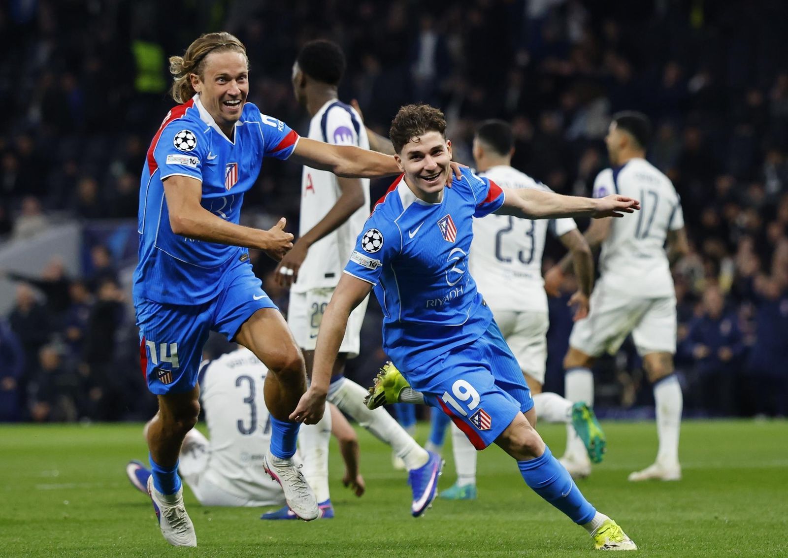 Marcos Llorente y Julián Alvarez ante elTottenham