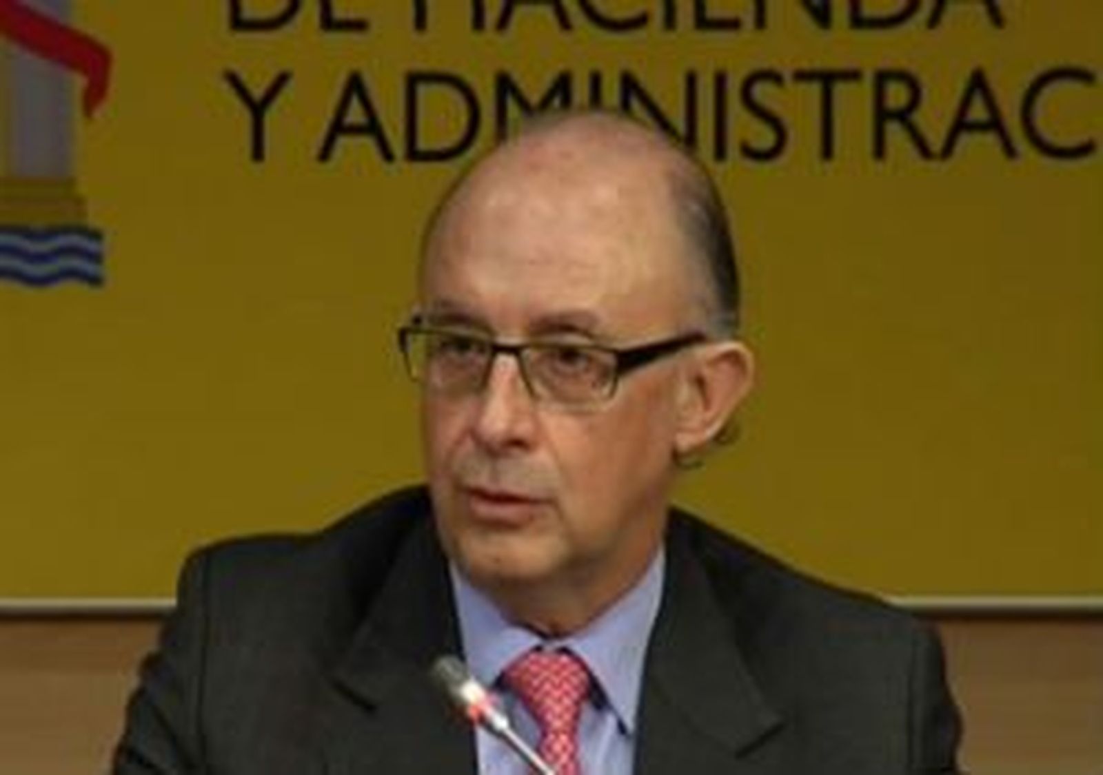 Las comunidades autónomas aceptan reducir el déficit al 1,5% este año