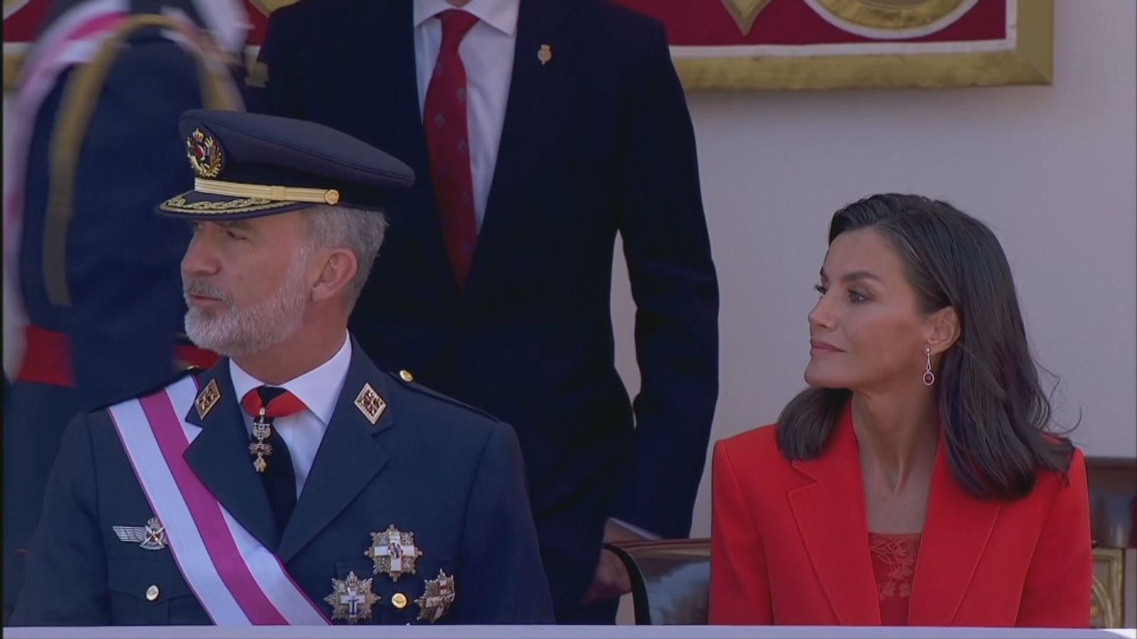 Los Reyes presiden el desfile del Día de las Fuerzas Armadas